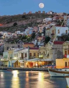symi moonlight